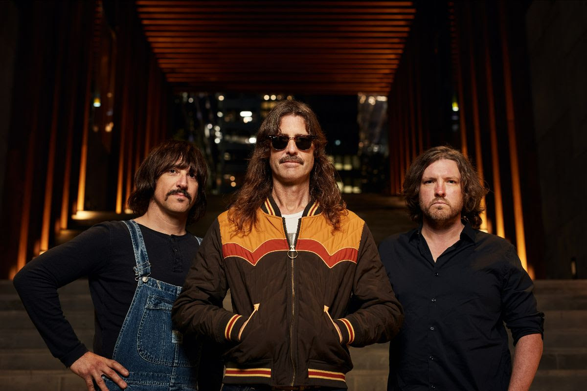 Feature: The Casanovas - Backseat Rhythms