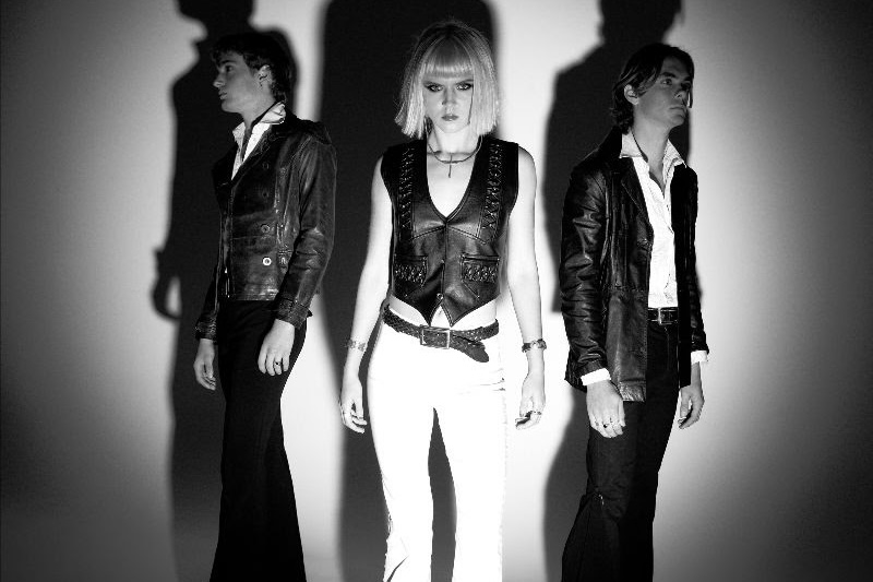 Feature: Loose Content - Costumes